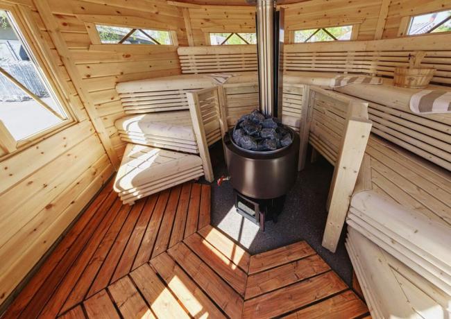 Русские бани с дровяной печью